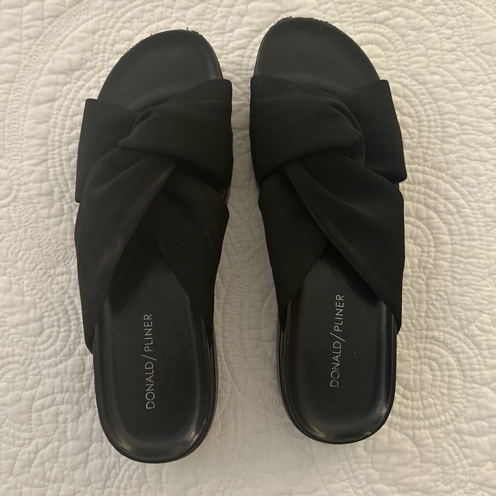 Donald J. Pliner Women's Black Knotted Mules